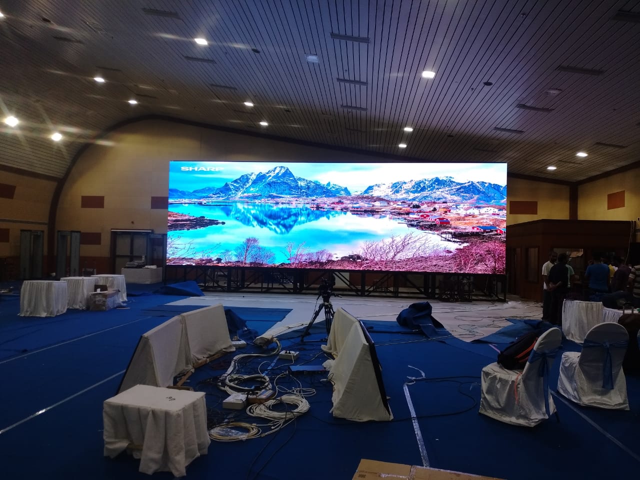 Indoor led video wall